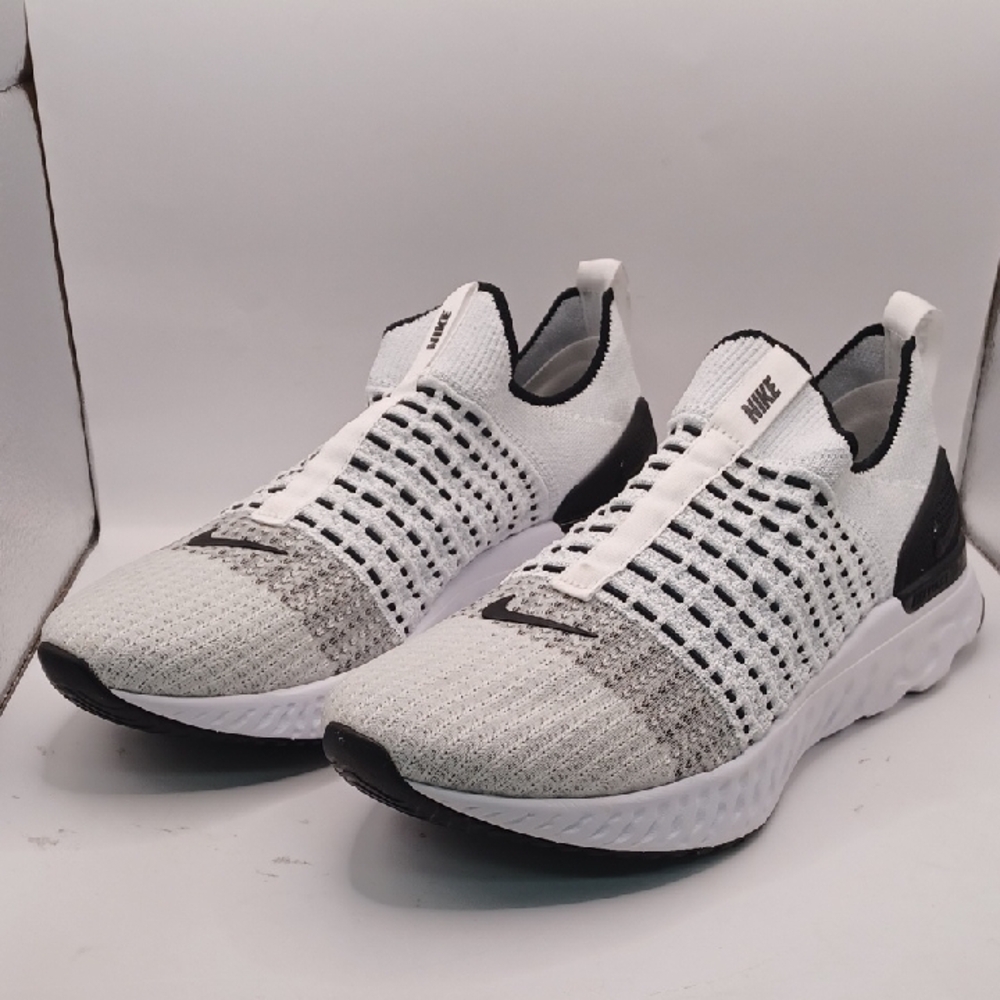 NEW Nike React Phantom Run FK 2-Black/White Men Size 9 US CJ0277100
